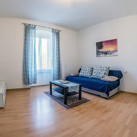 Apartment Anthony Pula